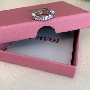 Never been worn Pavoi ring